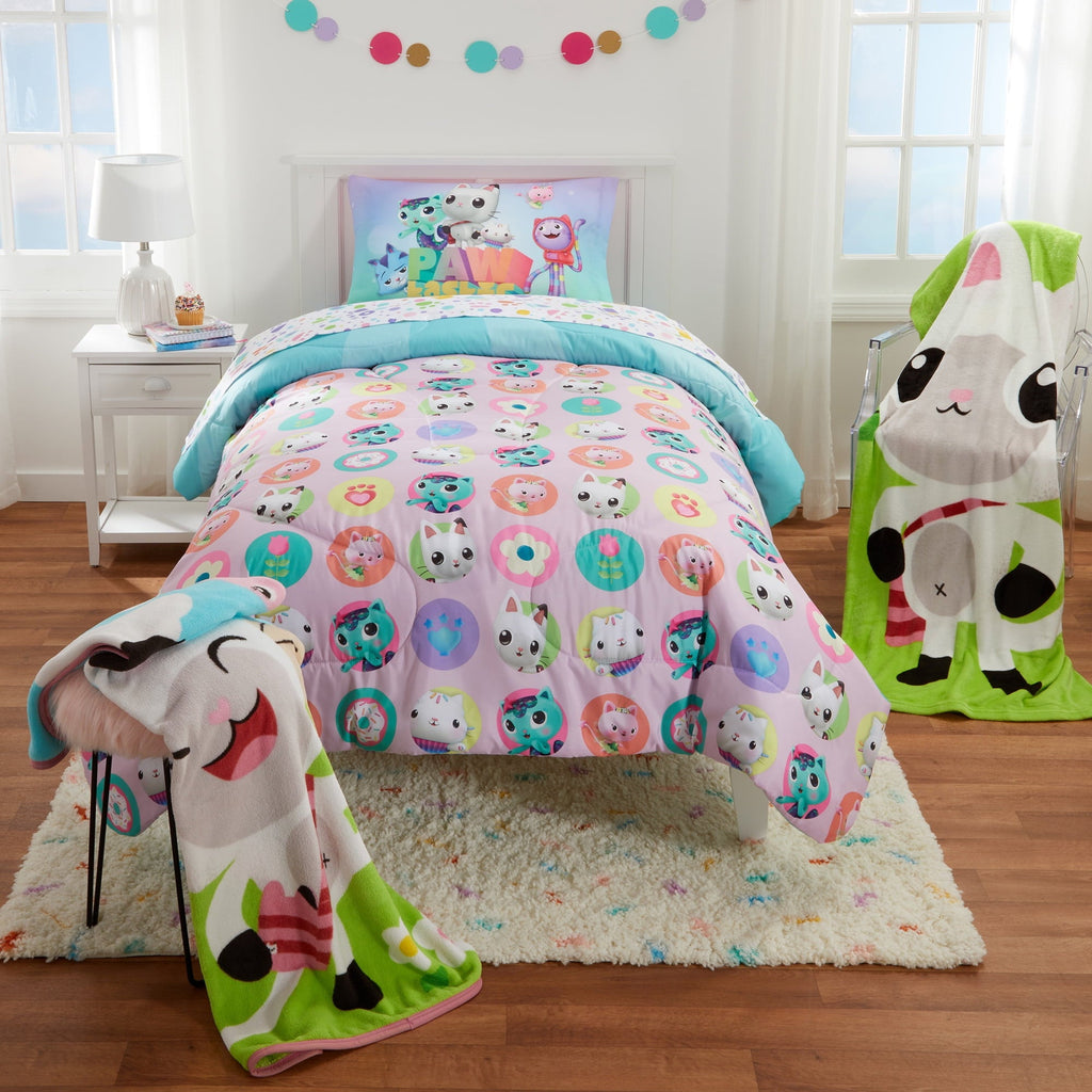 Gabby's Dollhouse Kids Comforter and Pillowcase, 2-Piece Set, Twin/Full, Reversible - Image 3